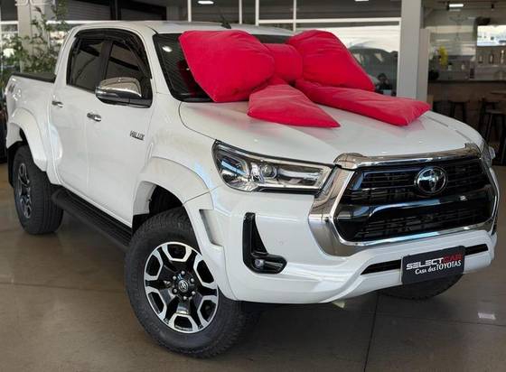 TOYOTA HILUX 2.8 D-4D TURBO DIESEL CD SRX PLUS 4X4 AUTOMÁTICO